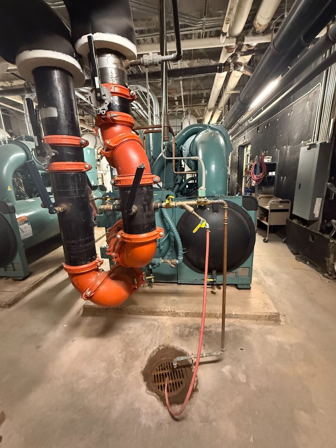 How Chillers and Cooling Towers Work Together - CCPIA